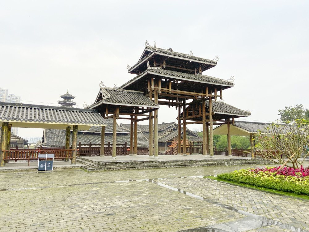 在南宁相思湖畔,竟藏着一个风情街,拥有独特侗族建筑却鲜少人知