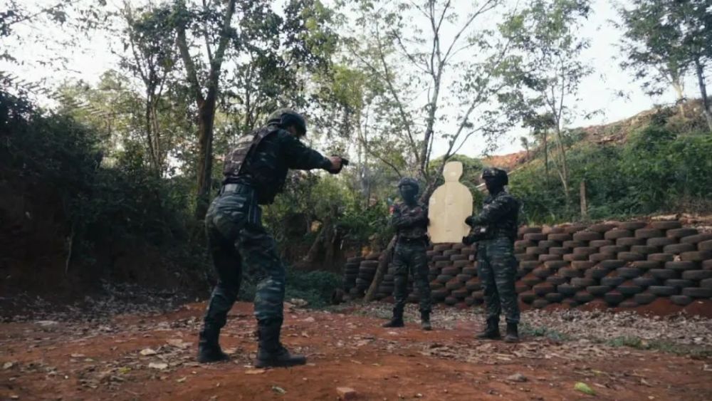信任射击 武警特战队员锤炼勇敢的心