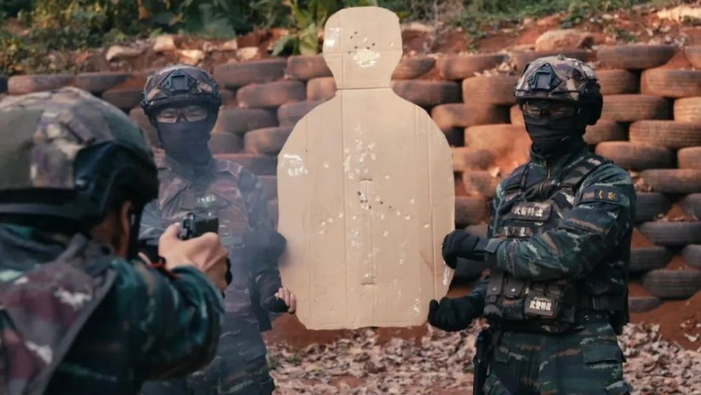 信任射击 武警特战队员锤炼勇敢的心