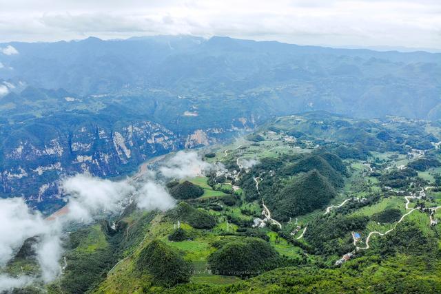 贵州大山中的"世界第一高铁",还能爬楼式上升,场面极为壮观