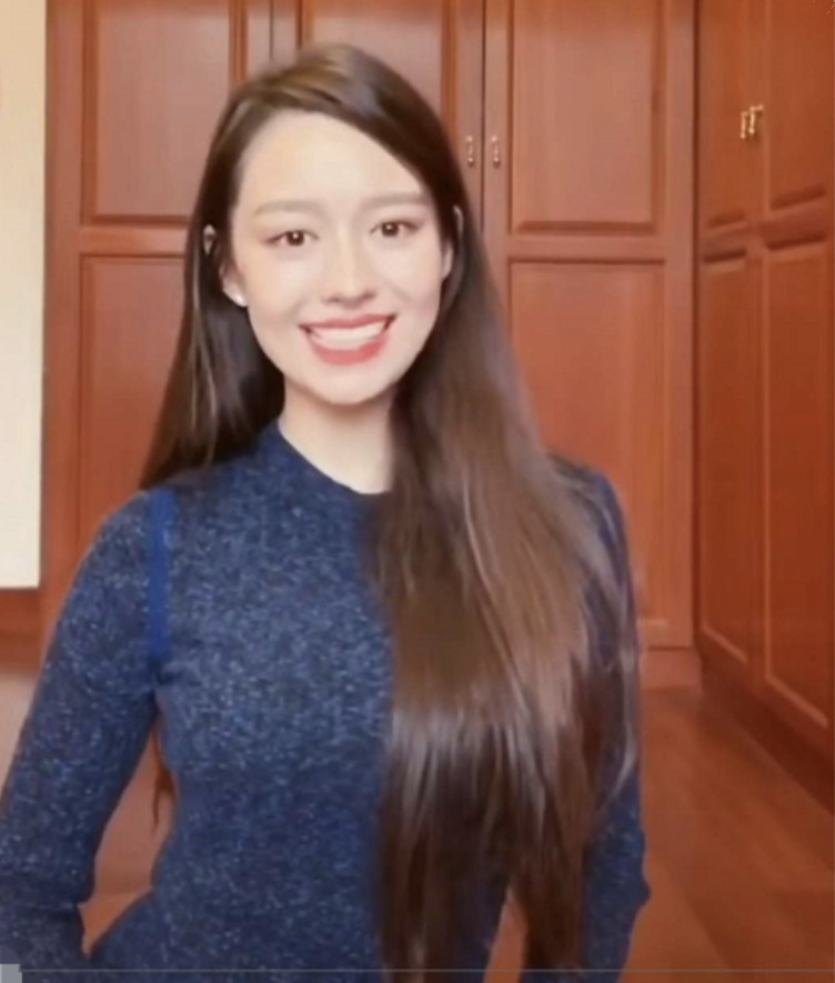 吉娜晒照被疑怀孕,小腹凸起身材略走样,素颜出镜散发母性光辉