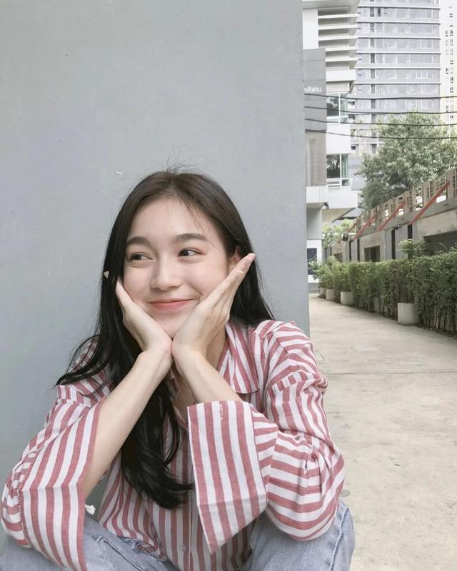 00后女生凭素颜照片ins吸粉43万,最后还成为"国民初恋