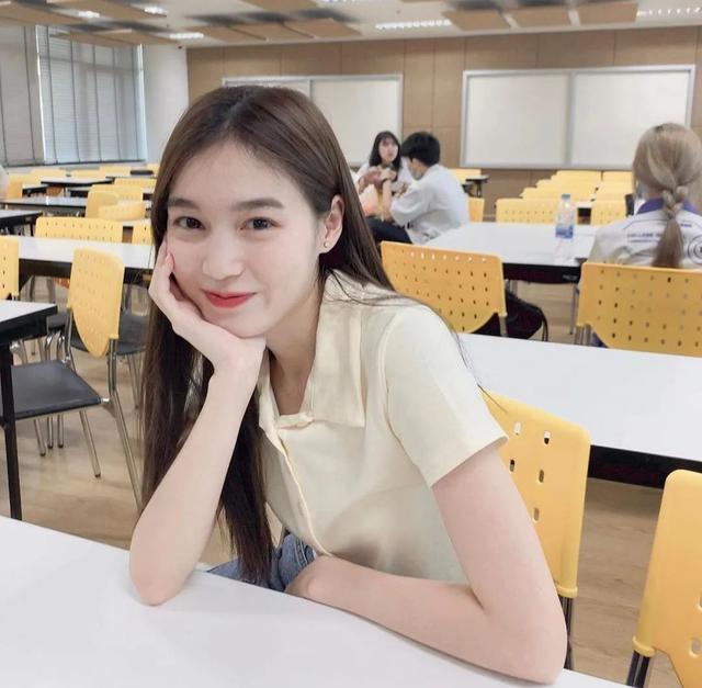 00后女生凭素颜照片ins吸粉43万,最后还成为"国民初恋