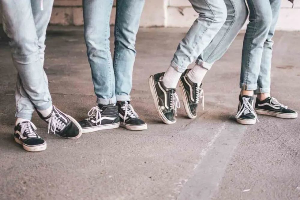 vans 牛仔裤,让时髦变得更简单,这样穿魅力十足