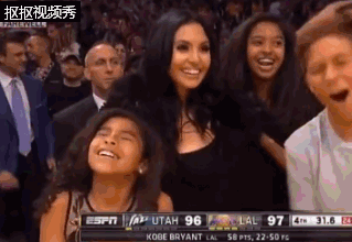 瓦妮莎最后一次看科比打球,崇拜眼神!4年恍如隔世,明显消瘦