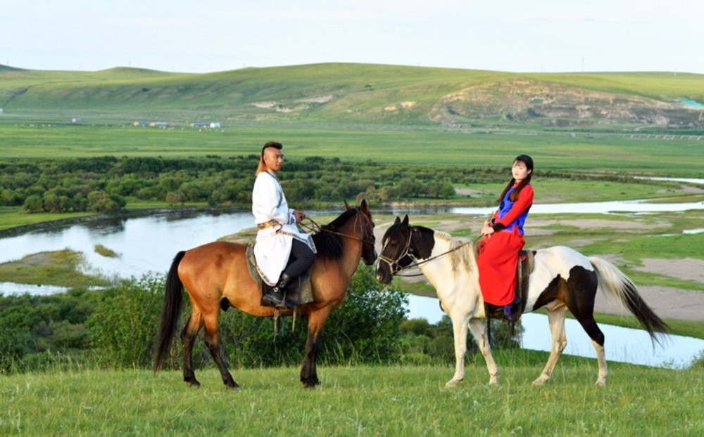 内蒙古巴彦呼硕大草原,唱一曲《敖包相会》,做一天草原人
