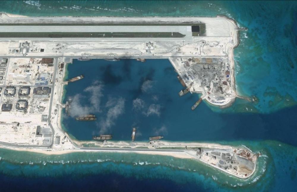 卫星航拍南沙群岛三大人工岛,都建有机场,第一大是美济岛