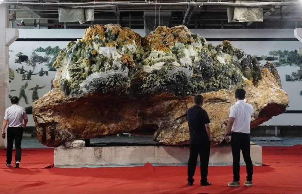 世界最大玉雕"长城"亮相,重达118吨,99%的人都没见过!