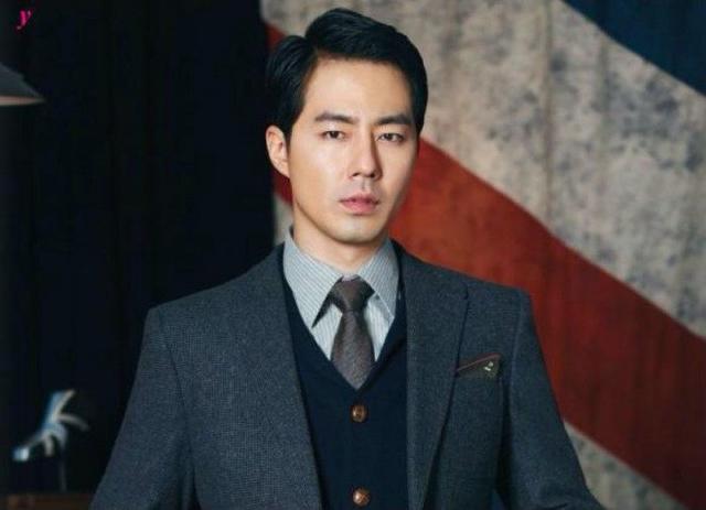 有些韩国老牌男星也曾影响过东亚人的审美,车仁表满脸