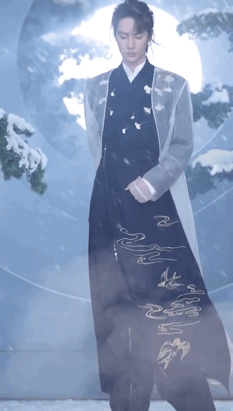 服装 工作服 制服 340_600 竖版 竖屏 gif 动态图 动图