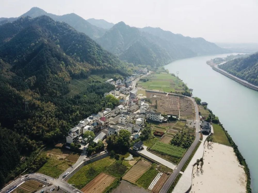 这个"中国最美乡村旅游目的地",去过的人都沦陷了!