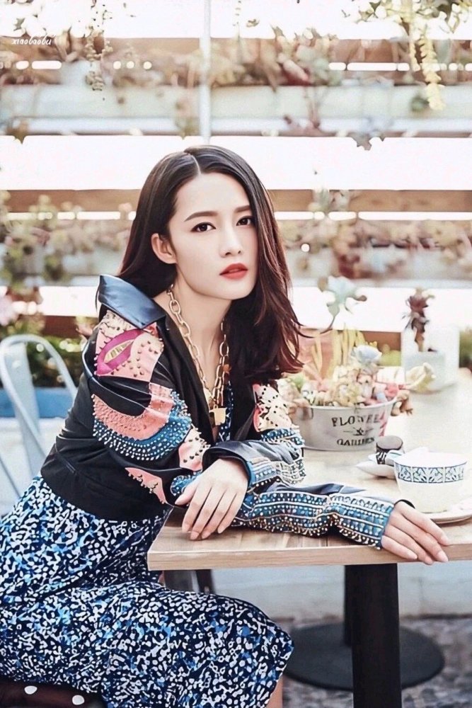 李沁甜美不油腻的穿搭,真是盐甜皆可的穿搭典范,值得借鉴和学习
