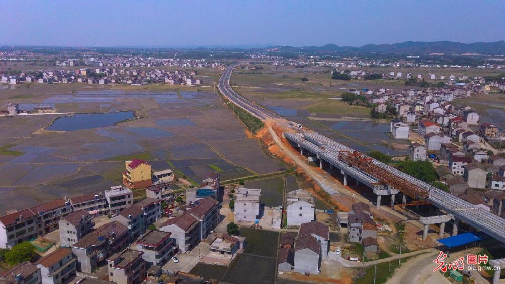 江西抚州:全力推进王安石特大桥建设