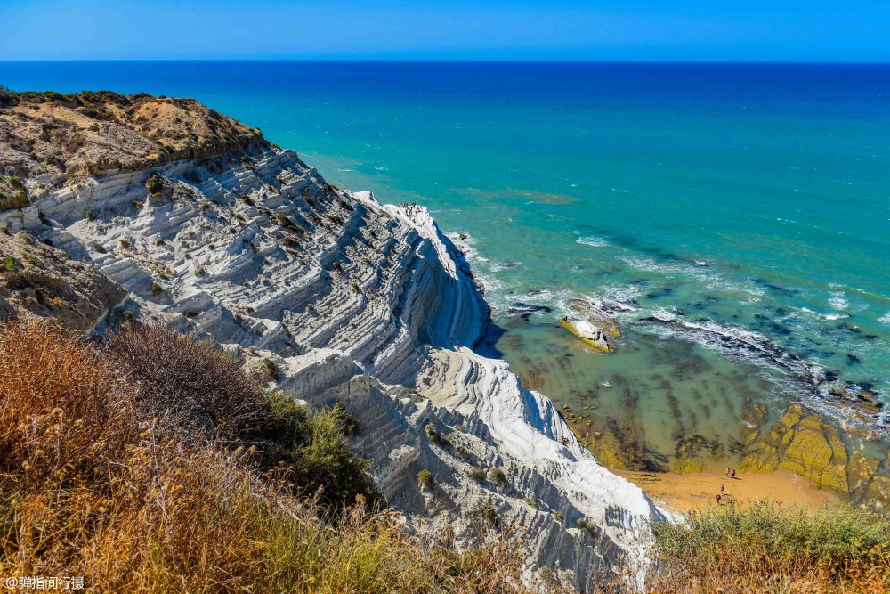 意大利西西里岛奇景,海边悬崖宛如白色阶梯,属世上罕见自然奇观