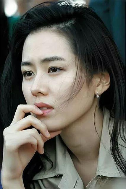 韩国纯天然美女孙艺珍,从"国民初恋"进化到"国民漂亮姐姐"