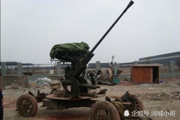 55式37毫米高射炮 该炮于1955年定型,是我军装备的第一种国产高射炮.