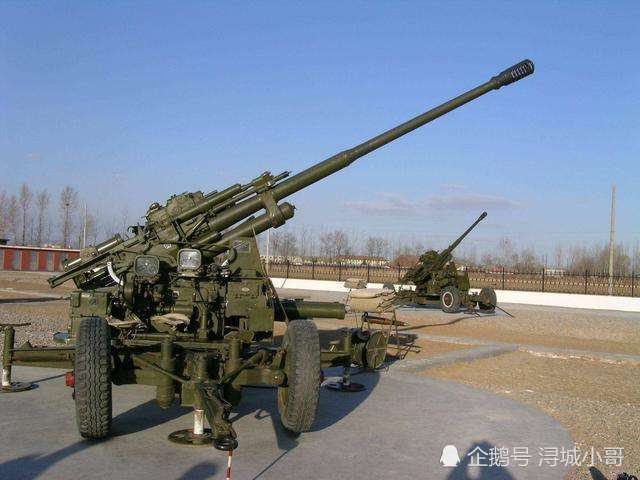 55式37毫米高射炮 该炮于1955年定型,是我军装备的第一种国产高射炮.