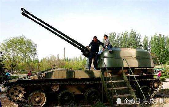85式23毫米双管高射炮是前苏联3y-23-2式23毫米双管高射炮的仿制产品