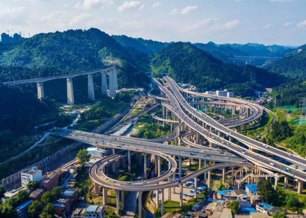 贵州在规划一条高速公路,全长约162公里,计划2020年底