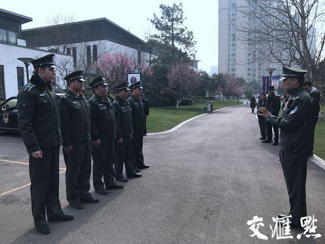 俄罗斯小伙体验当城管：原来他们没有枪