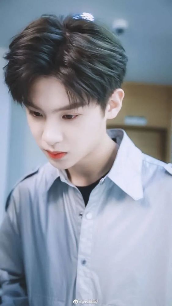 爱豆壁纸—黄明昊