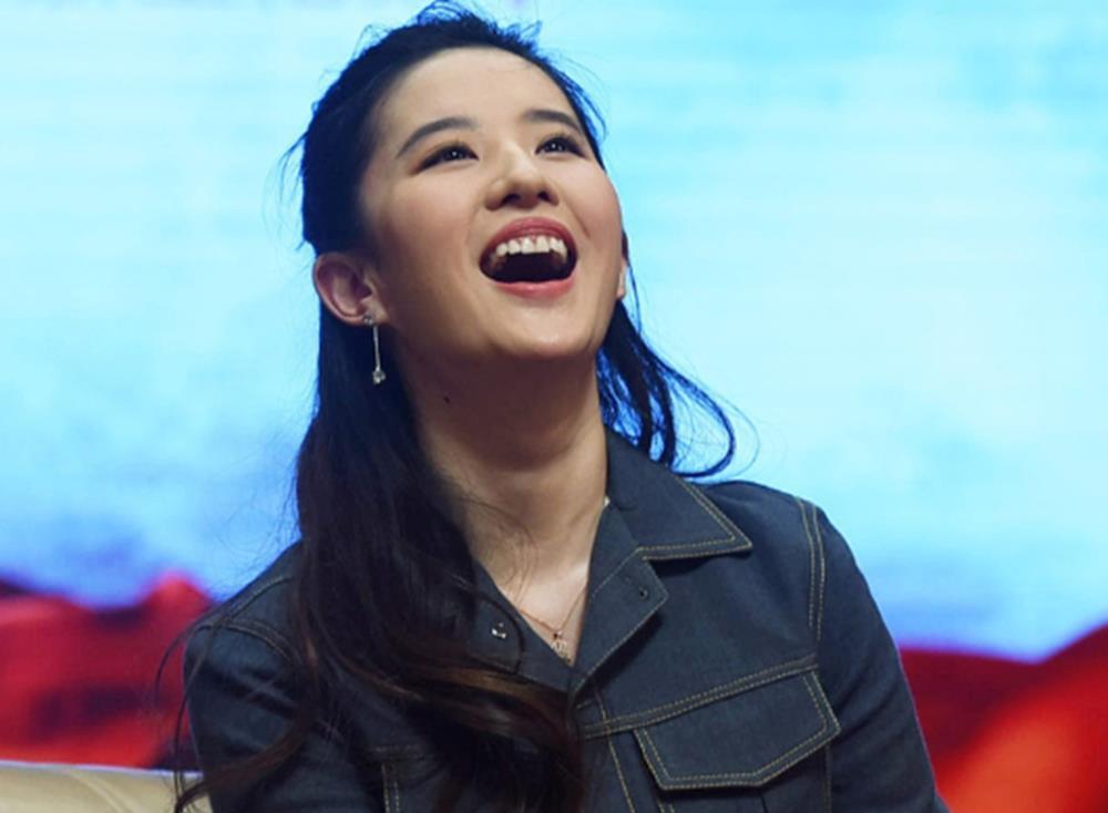 娱乐圈中不适合大笑的女明星,一大笑就毁形象,刘亦菲也在其中