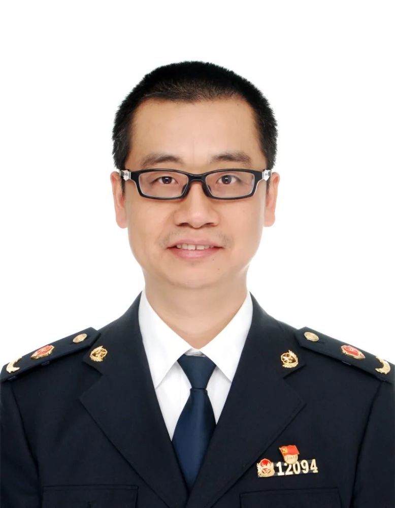 现任上海市公安局闵行分局科技科科长.拟任区属事业单位副职.