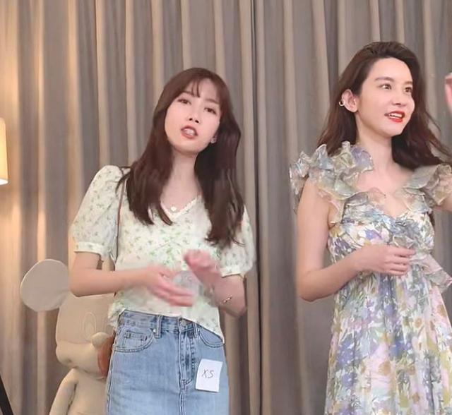 张大奕直播显孕肚,被问是否怀孕,她没有否认笑得开心