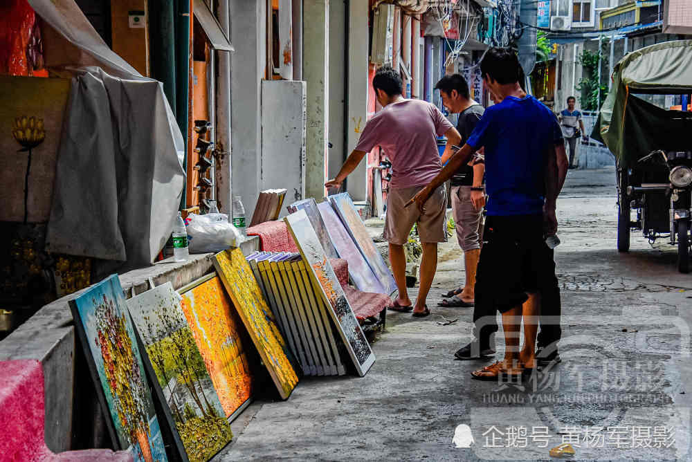 广东深圳大芬油画村,艺术气息浓郁全国最大的油画生产