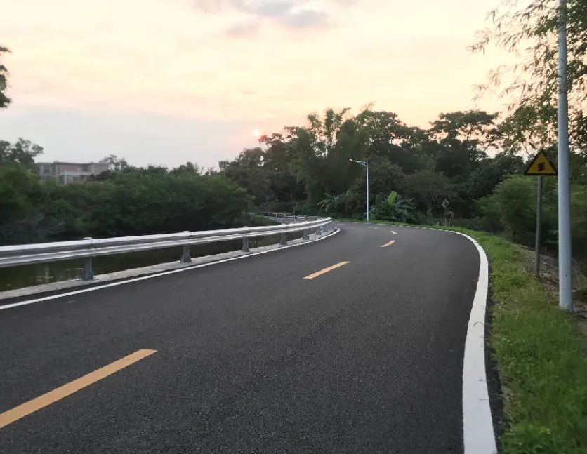 惠州所有乡镇全部通双车道三级以上公路,行政村实现村