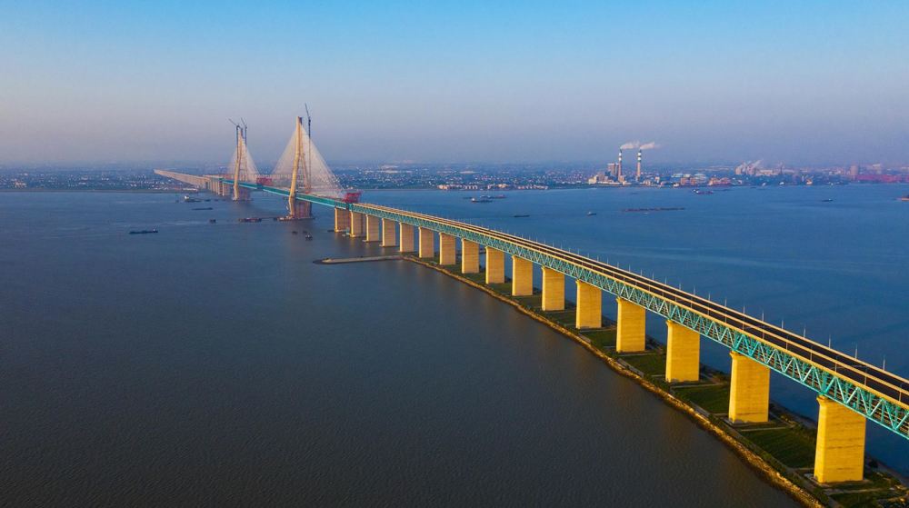 江苏打造的一座长江大桥,主航道桥采用双层斜拉桥方式