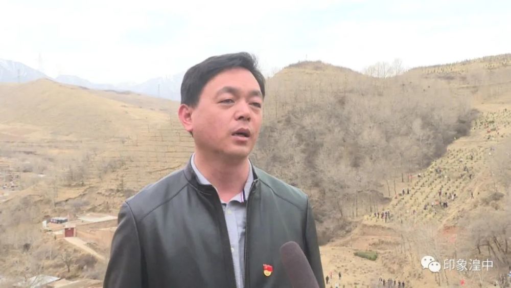 迎着春光 栽种希望