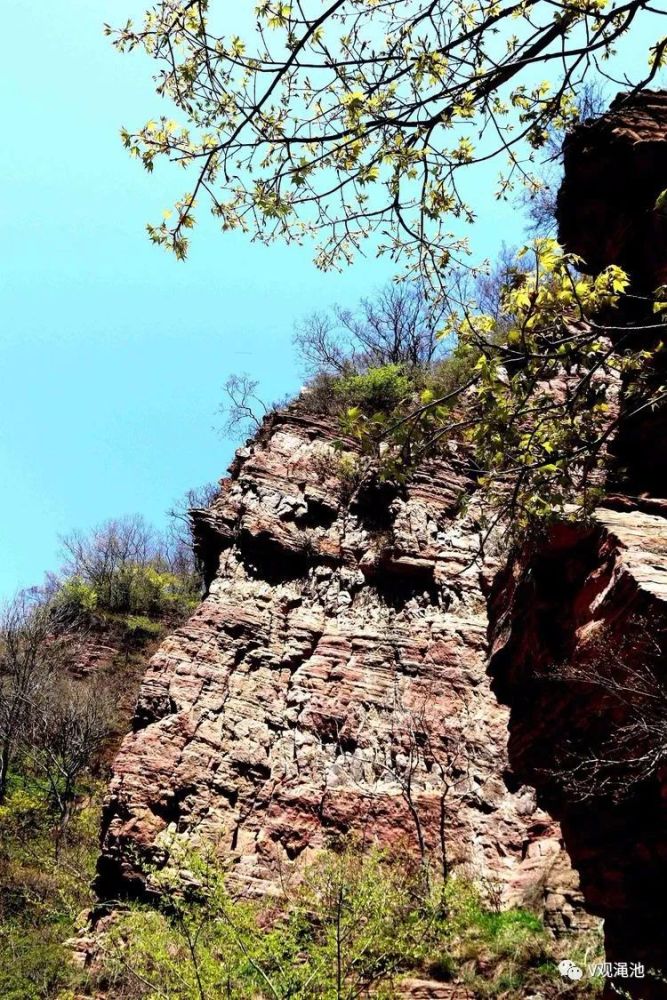 品味仰韶彩陶坊的陶香美酒;尔后赴仰韶仙门山旅游休闲度假区采风创作