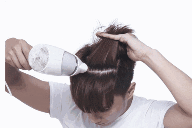 用吹风机会伤害头发吗?科学的"吹法"在这里!