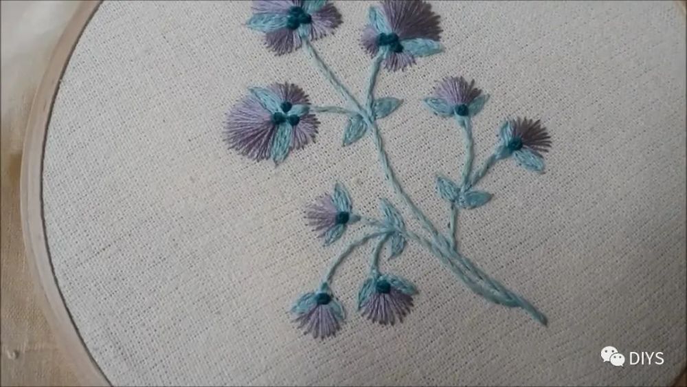 手工绣花教程,简单花朵图案的刺绣方法!