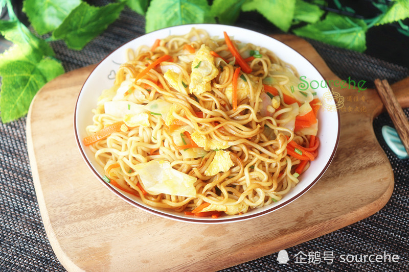 鸡蛋炒面,炒面,早餐