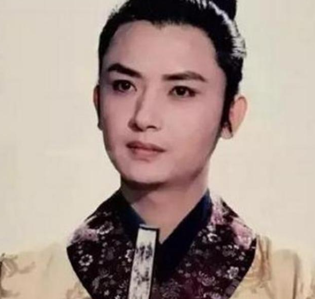 男星曾在《红楼梦》演柳湘莲,扮相俊美非凡,因《都挺好》再翻红