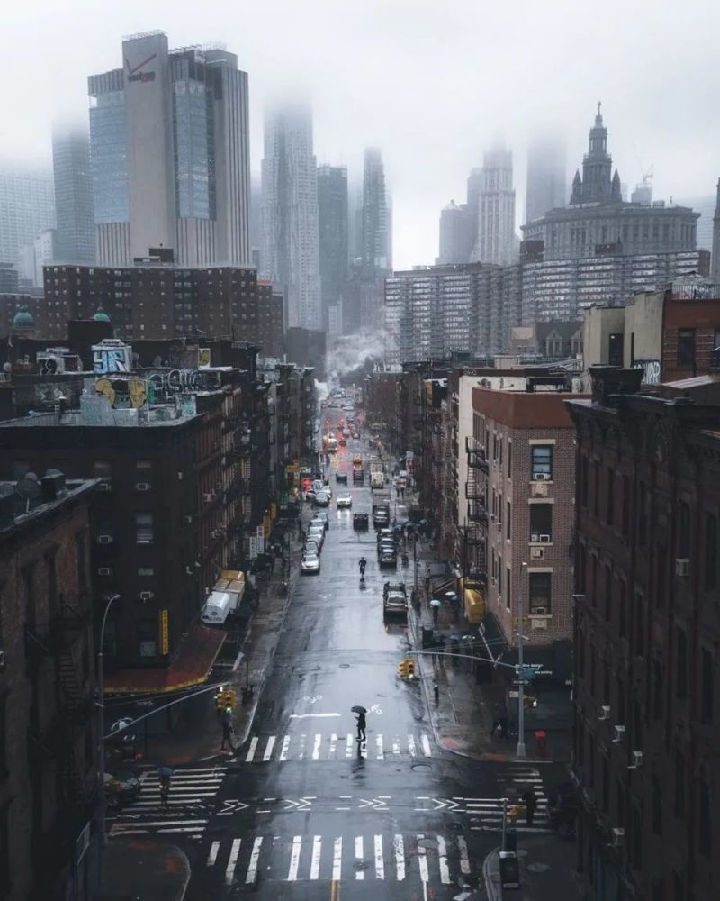 雨中城市,朦胧的现实世界