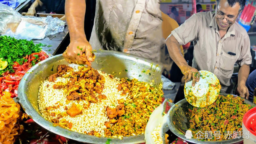 印度街头奇葩美食,10斤大盆里徒手炒米,这手艺快失传了!