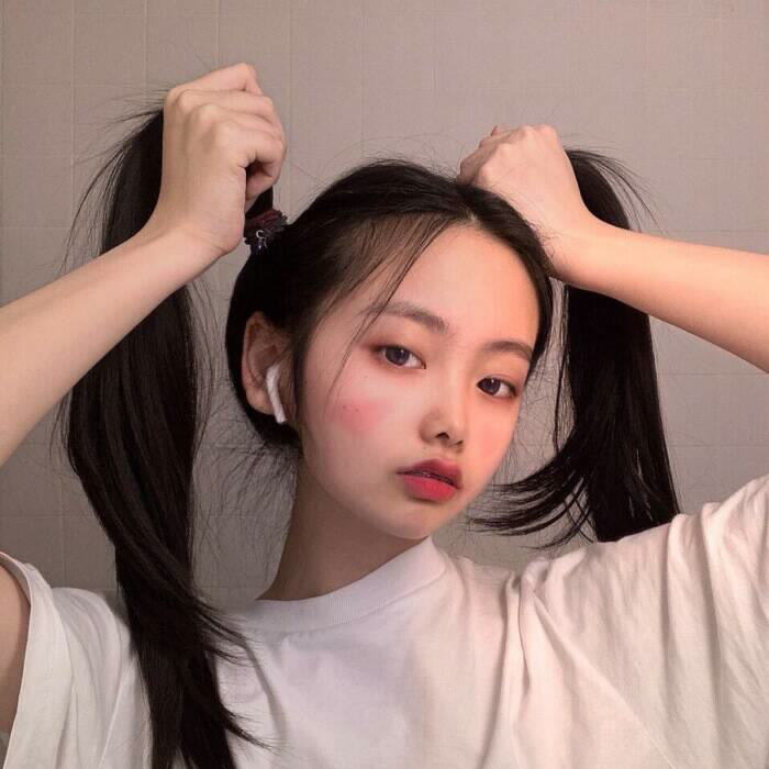 ins女生头像:伪装了太久,连微笑都不怎么会了!