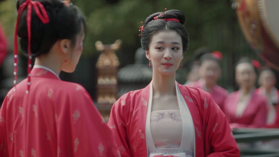 盘点《清平乐》张妼晗服装,张妼晗一步步走上贵妃之路