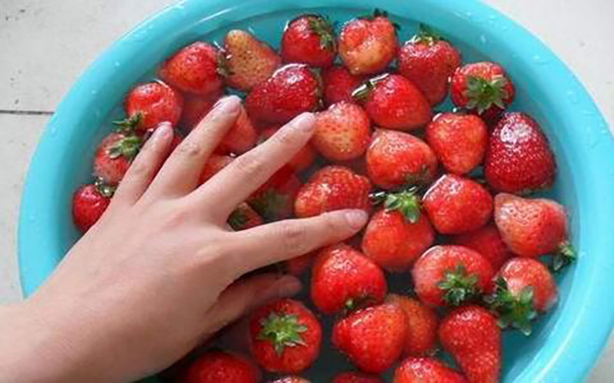 分辨激素草莓用这5个技巧就够了,水果摊主这下老实了