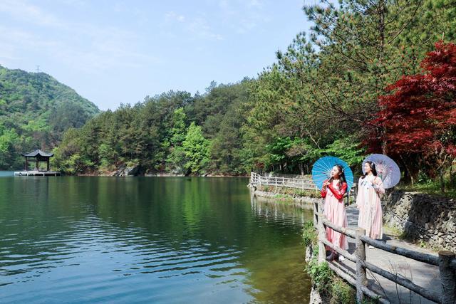 黄陂清凉寨,武汉小九寨沟,有山,有湖,有花香,无酒亦醉