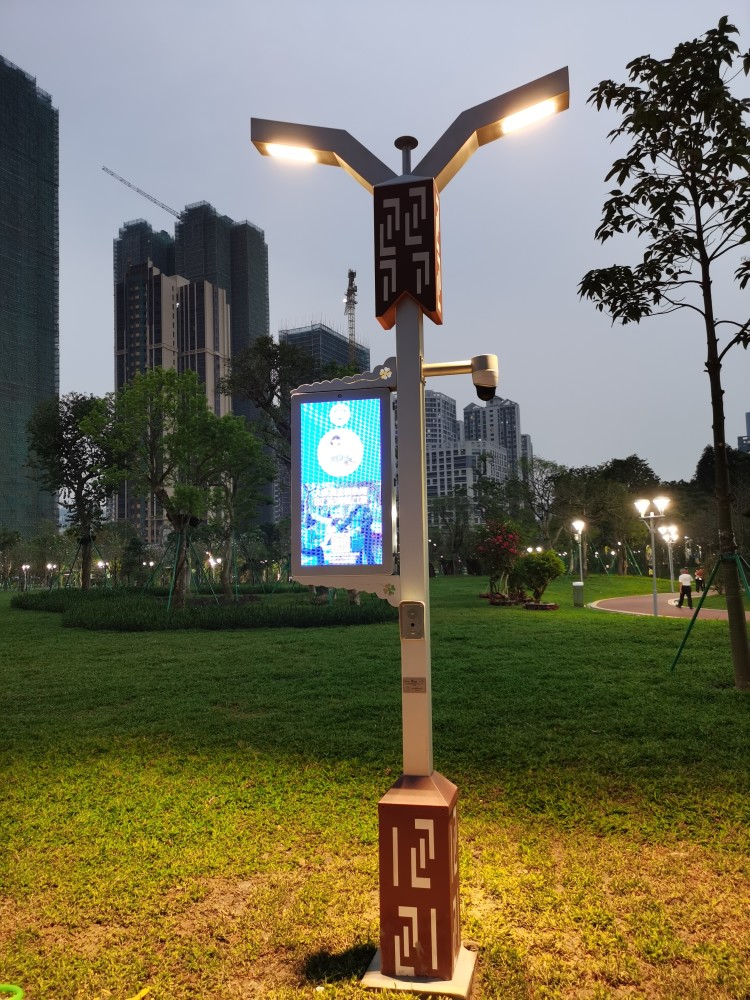 既是5g基站也是安防之眼 禅城智慧灯杆亮相人民公园
