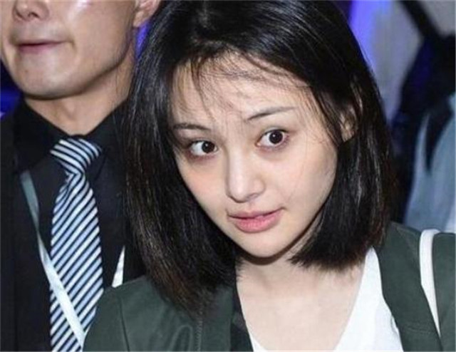 郑爽直播,郑爽吃鸭脖,郑爽素颜