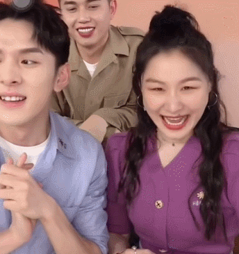 金靖直播间带货,逗翻李佳琦,这个爱笑女孩儿真的不容易