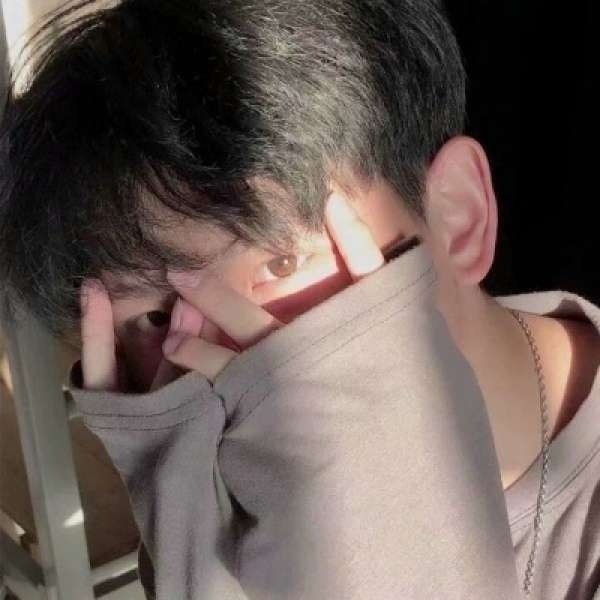 超火神仙男生头像:对过往闭口不提,是好是坏皆为经历