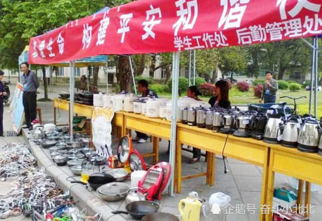 学校查出"违禁品",图1图2不算啥,看到女生宿舍:懵了!
