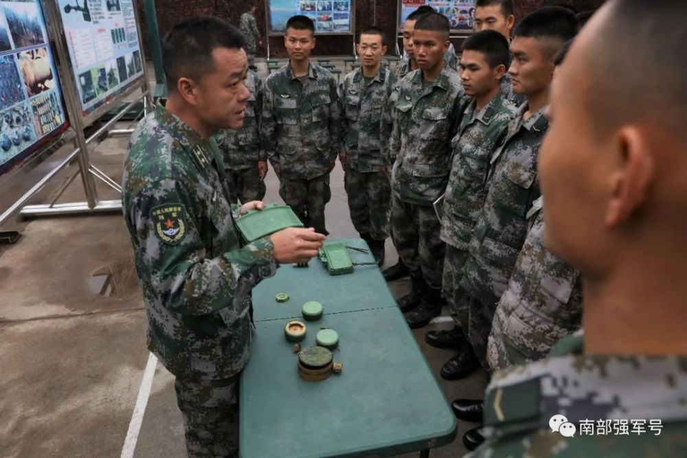 近日,"排雷英雄战士"杜富国所在的南部战区陆军某扫雷排爆大队迎来了