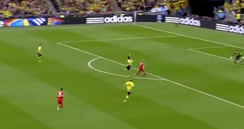 所幸,小飞侠终于顶住压力,逆风翻盘,第60分钟传中助攻曼朱基奇打破